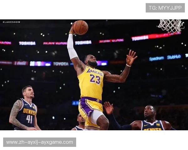 湖人VS爵士精彩瞬间詹姆斯突破上篮展现统治力